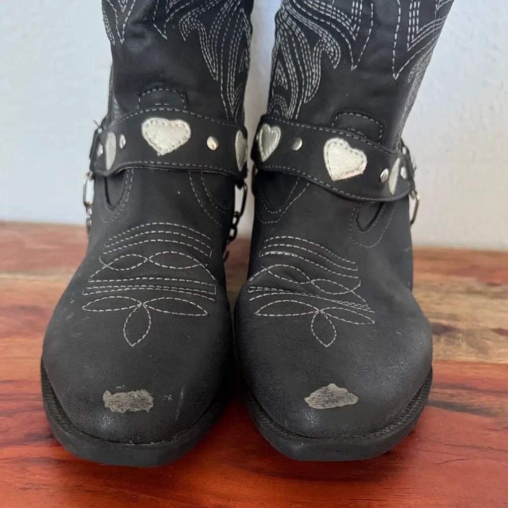 Roper Girls Black Country Western Harness Cowboy Boots with Heart Accents Kids 2